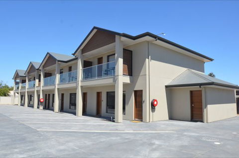 Renmark Holiday Apartments - Holiday Cairns 1