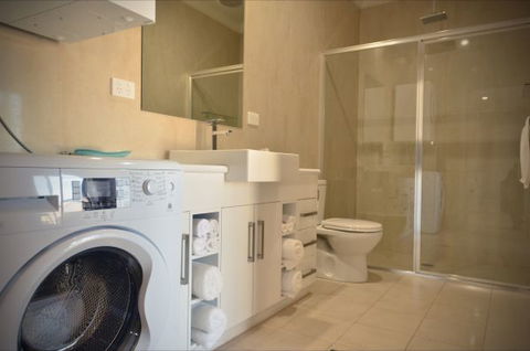 Renmark Holiday Apartments - Holiday Cairns 4