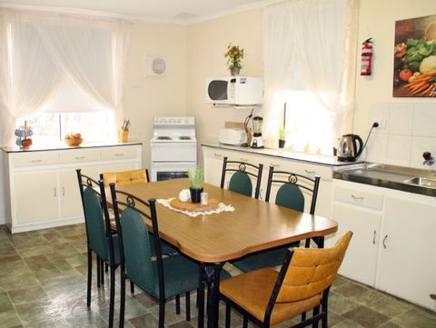 Squatters Cottage - Holiday Cairns 1