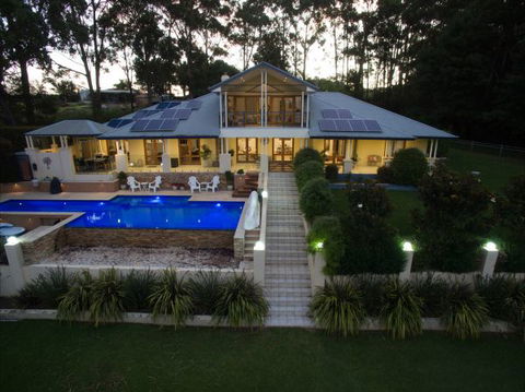 The Ridge Retreat Mollymook - Holiday Cairns 0
