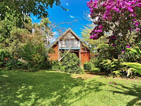 Aqua Flora - Holiday Cairns 0