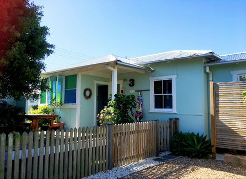 Atlantis Seafarers Cottage - Holiday Cairns 0