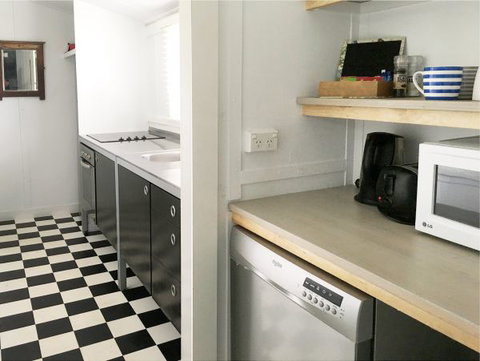 Atlantis Seafarers Cottage - Holiday Cairns 4