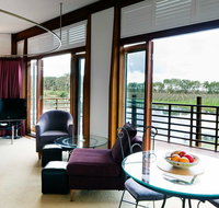 Bettenay's Lakeside Chalets and Luxury Spa Apartment - Holiday Cairns
