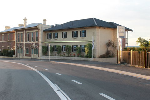 Coach House Launceston - Holiday Cairns 0