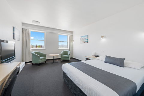Coach House Launceston - Holiday Cairns 3