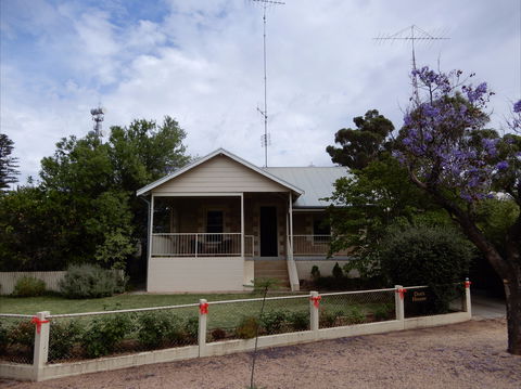 Dot's House - Holiday Cairns 0