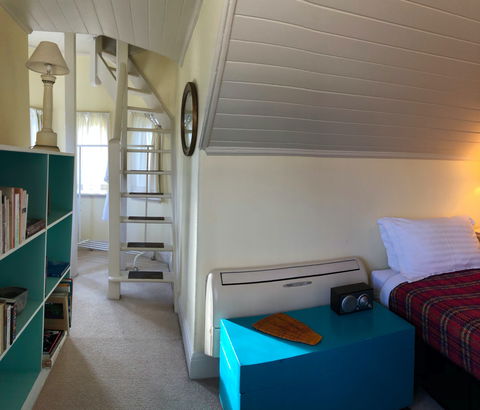 Eastern Beach Art House - Holiday Cairns 3