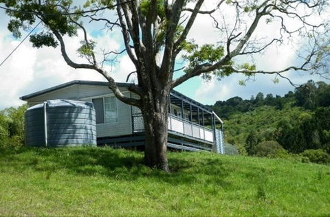 Halls Country Cottages - Holiday Cairns 1