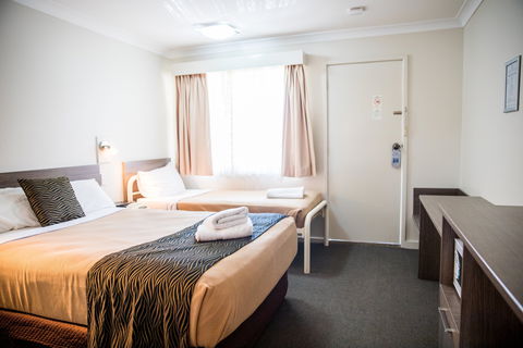 Lilac City Motor Inn And Steakhouse - Holiday Cairns 3