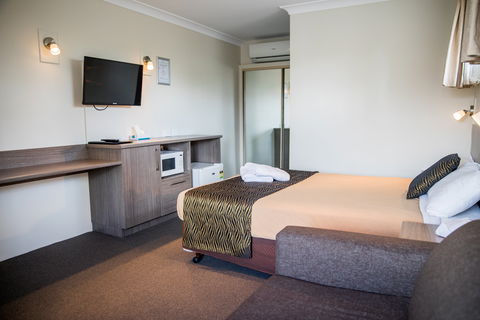 Lilac City Motor Inn And Steakhouse - Holiday Cairns 4
