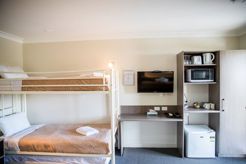 Lilac City Motor Inn And Steakhouse - Holiday Cairns 9