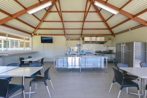 NRMA Sydney Lakeside Holiday Park - Holiday Cairns 7