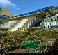 Obadiah Country Cottages - Holiday Cairns