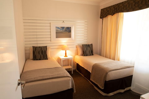 Pemberton Lodge - Holiday Cairns 8