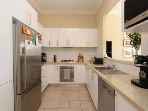 Robina: Bathurst Self Contained Accommodation - Holiday Cairns 2