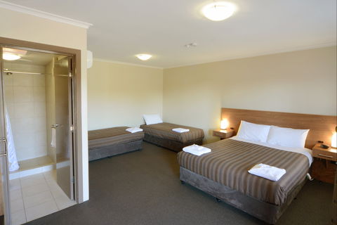 Seabrook Hotel Motel - Holiday Cairns 1
