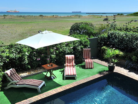 Seacove On The Beach - Holiday Cairns 0