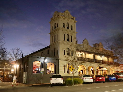 Yarra Valley Grand Hotel - Holiday Cairns 0