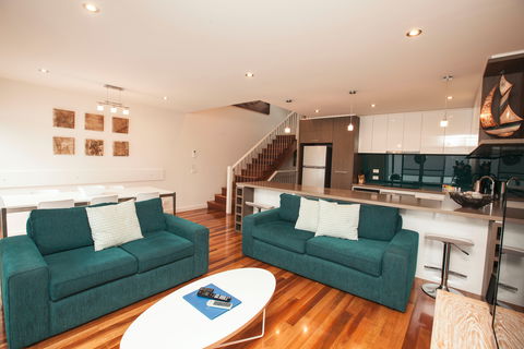 7 Falls Apartments - Holiday Cairns 1