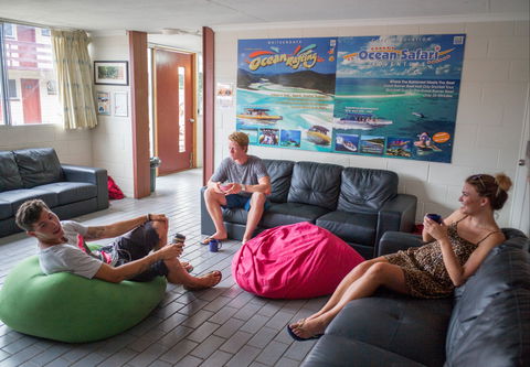 Airlie Beach YHA - Holiday Cairns 8