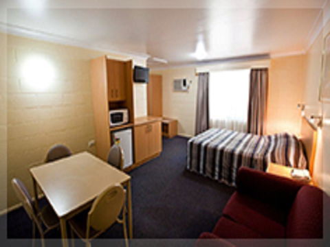 All Seasons Motor Lodge - Open - Holiday Cairns 2