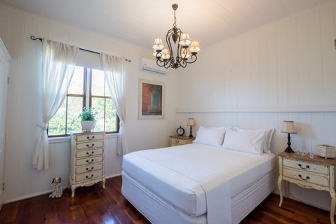 Curious Cottages - Holiday Cairns 7