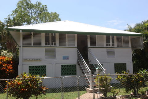 Daggoombah Holiday House - Holiday Cairns 0