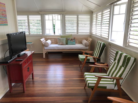 Daggoombah Holiday House - Holiday Cairns 1
