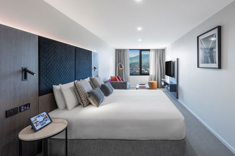 Deco Hotel Canberra - Holiday Cairns 1