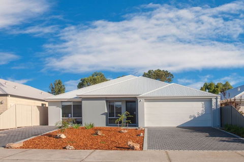 Fairway Isle - Holiday Cairns 0