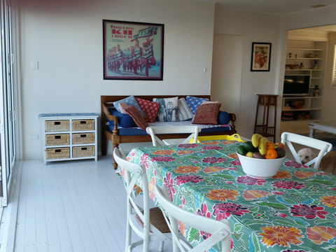 Headlands Beach House - Holiday Cairns 7