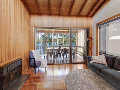 Kings Point Lake House - Holiday Cairns 4