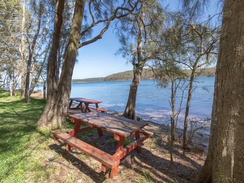 Kings Point Lake House - Holiday Cairns 8