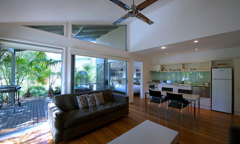 Mobys Beachside Retreat - Holiday Cairns 2