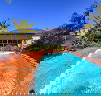 Seabreeze at Blacksmiths - Holiday Cairns