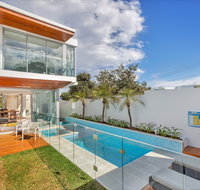 Stunning Luxury Home - Holiday Cairns