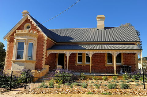 The Monarch: Tumut - Holiday Cairns 0
