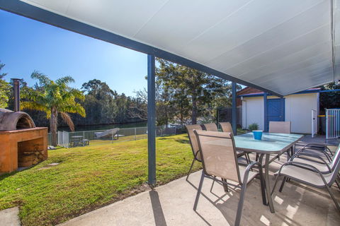 Waterfront Wonder At Lake Conjola - Holiday Cairns 1