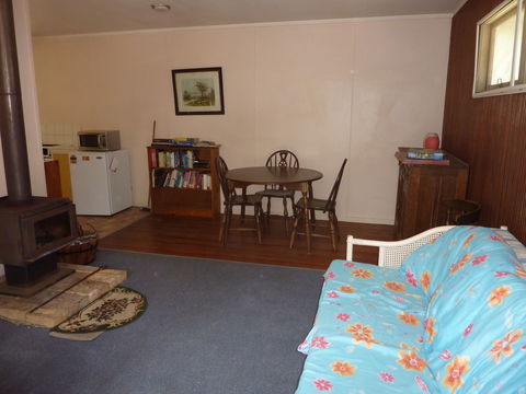 Acacia Cottages - Holiday Cairns 0