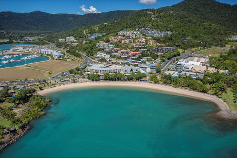 Airlie Beach Hotel - Holiday Cairns 0