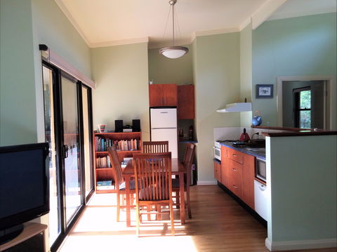 Milton Country Cottages - Holiday Cairns 1