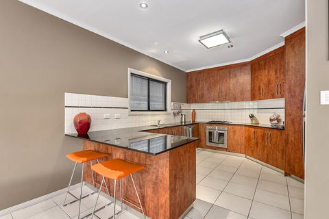 Mount Gambier Apartments - MG Delux - Holiday Cairns 1