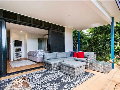 The Boathouse Yamba - Holiday Cairns 0