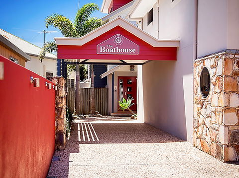 The Boathouse Yamba - Holiday Cairns 1