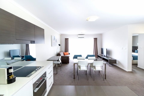 Abode Tuggeranong - Holiday Cairns 2