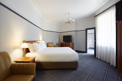 Brassey Hotel - Holiday Cairns 0