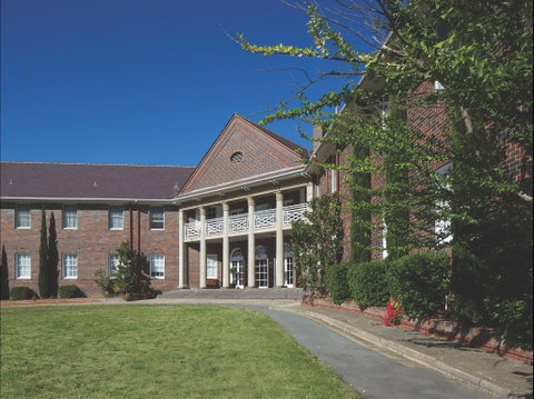 Brassey Hotel - Holiday Cairns 1