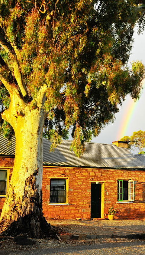 Emma Tiver Heritage Cottage - Holiday Cairns 0