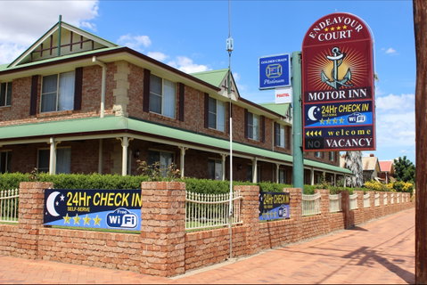Endeavour Court Motor Inn - Holiday Cairns 0